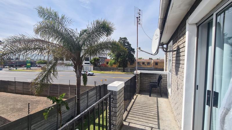 2 Bedroom Property for Sale in Oakglen Western Cape